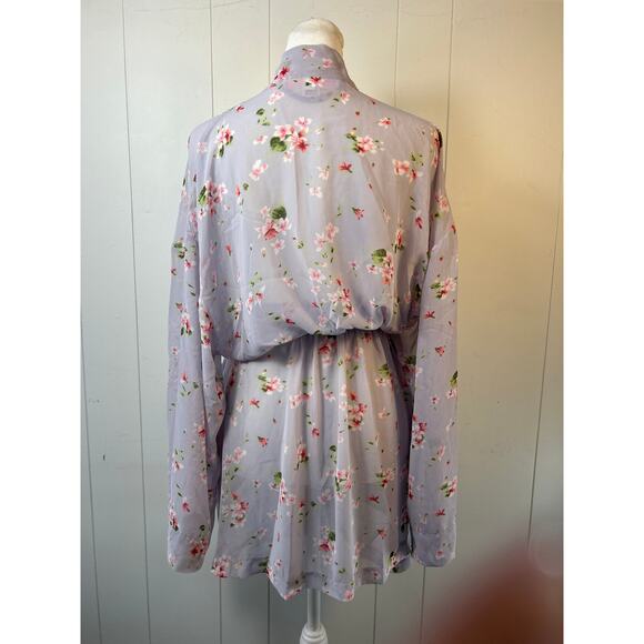 Victoria’s Secret sheer lavender floral robe with built-in tie. One size. - Picture 3 of 6